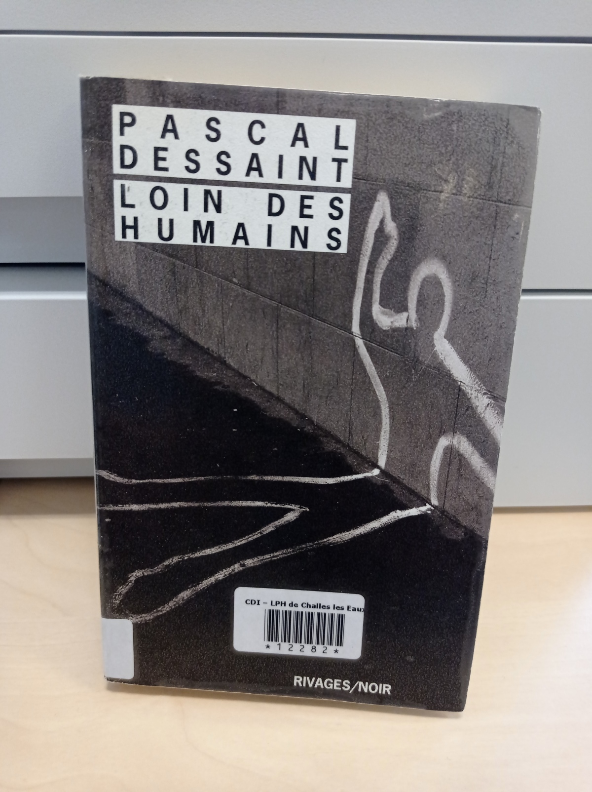 Loin des humains / Pascal Dessaint
